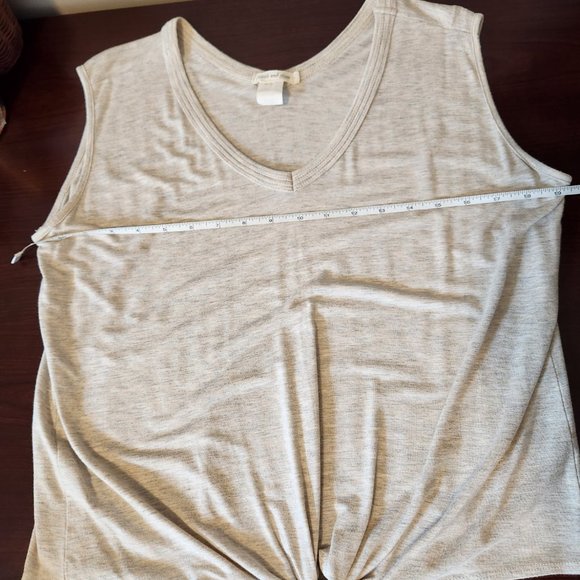 Pebble and Stone Sleeveless Crop Top - Picture 6 of 9